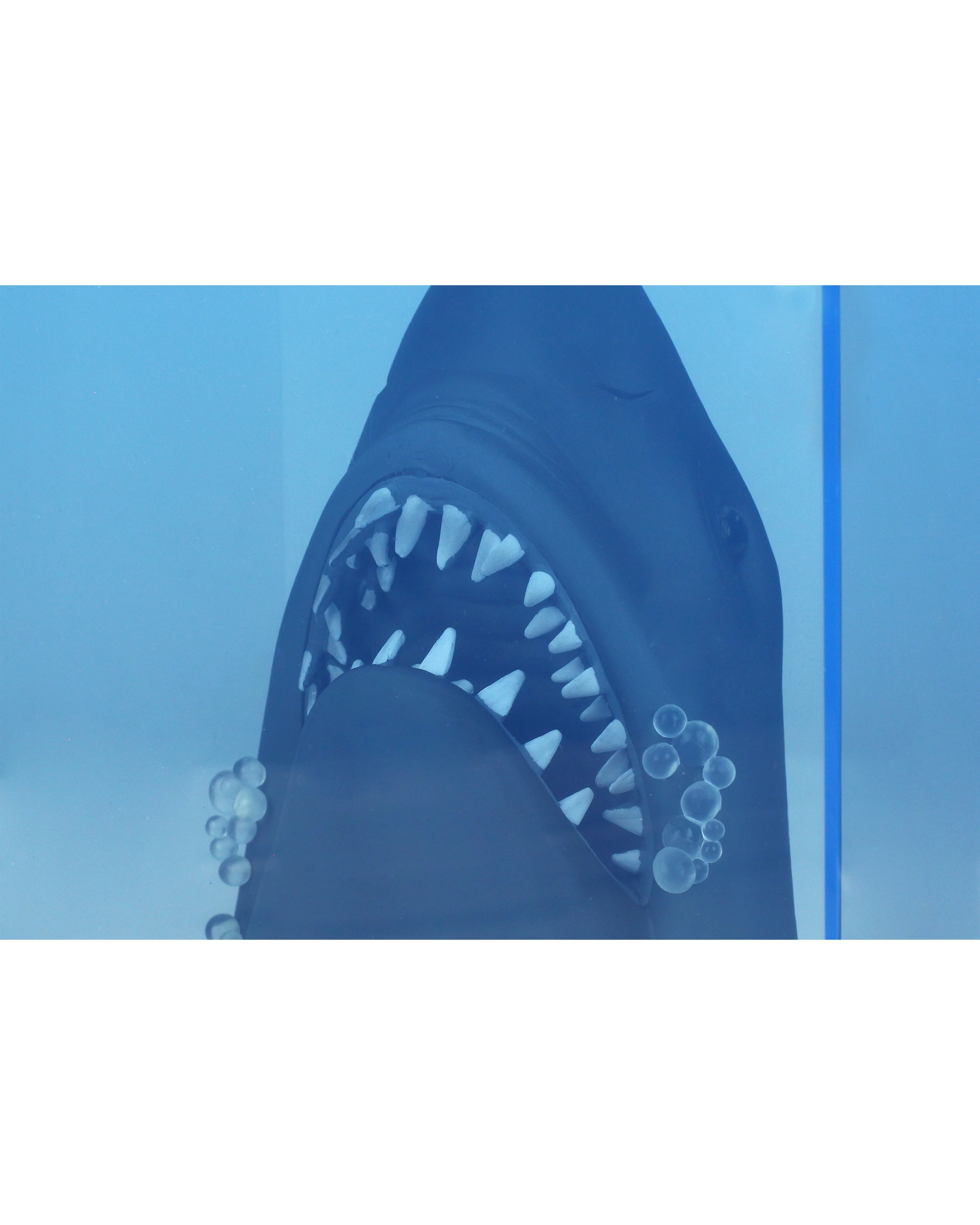 Jaws 3D Poster Statue 50th Anniversary LED Edition - Image 5